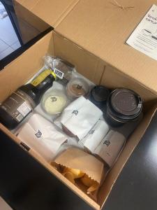 a box with food and other items in it at Casa 80 in Monte Belo