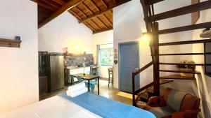 a kitchen and a living room with a ladder in a room at Chalés Calima in Lençóis