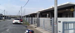 a white car parked in front of a building at Homestay Cikgu 2 Hospital Kuala Krai in Kuala Kerai