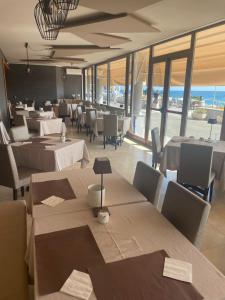 a restaurant with tables and chairs with a view of the ocean at Hotel 4 Venti spa & wellness in Sestri Levante