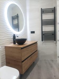 a bathroom with a bowl sink and a mirror at El Loft de Cris in Béjar