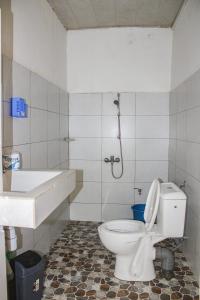 a bathroom with a toilet and a sink at Hotel National Ambanja in Ambanja