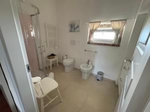 a bathroom with a toilet and a sink at Cà Bianca in Casorzo