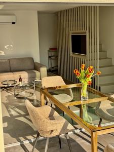 a living room with a table with a vase of flowers at Lakeview in Luino