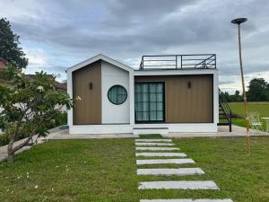 a small house with a balcony on top of it at สวนไผ่รีสอร์ท in Ban Na