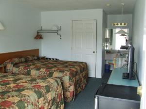 a hotel room with two beds and a sink at Ponderosa Motor Inn in Golden