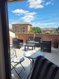 a patio with tables and chairs on a balcony at Bella Todi Apartment 2 in Todi