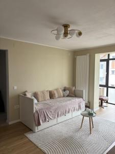a bedroom with a white bed and a rug at MOuntain View Apartment in Câmpulung