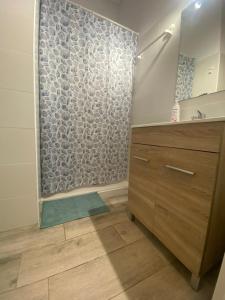 a bathroom with a shower with a wooden dresser at Jandia Arena Habitación con baño - aire acondicionado in Morro del Jable