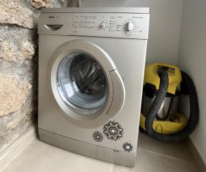 a washing machine with a yellow detergent at Alojamiento Colinas in Monachil