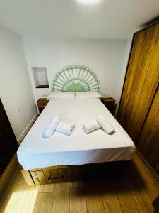 a bedroom with a bed with two towels on it at Casa Cazorla in Ojén