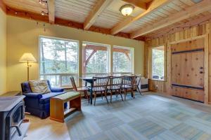 a living room with a dining room table and chairs at The Osprey Perch in Garfield
