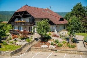 a house with a garden in front of it at Župančičev hram in Dragatuš