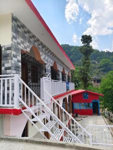a building with stairs on the side of it at Himalayan due lodge chopta in Sari