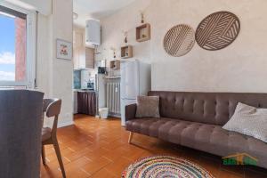 a living room with a couch and a kitchen at MILANO Bicocca Niguarda a 15min dal DUOMO in Milan