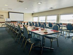 a conference room with a long table and chairs at Auberge Cap Martin in La Pocatiere