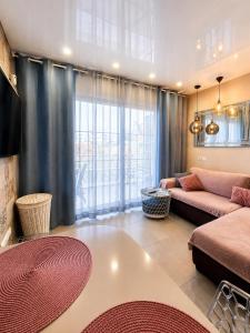 a living room with a couch and a large window at ORLANDO LUXURY APARTAMENT in Adeje