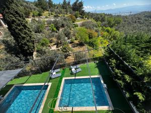 an aerial view of a house with a swimming pool at Helios Kaz Dağları blok2 in Uçurumoba