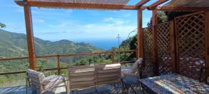 a balcony with a table and chairs and a view of the ocean at La quiete accesa in Vernazza