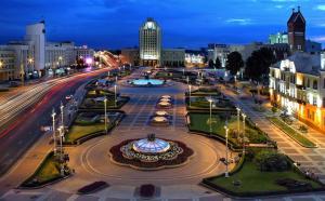 Nespecifikovaný výhled na destinaci Minsk nebo výhled na město při pohledu z apartmánu