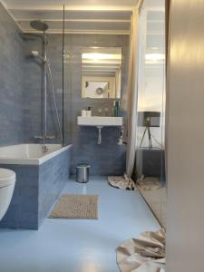 a bathroom with a tub and a toilet and a sink at Logies De Lelie in Antwerp +33 photos