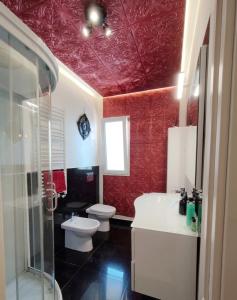 a bathroom with a toilet and a sink and a shower at Il nido di Giulia in Montevettolini