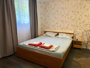 a bedroom with a bed with two towels on it at Casa Dorina 2 in Techirghiol