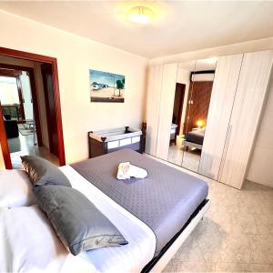 a hotel room with a bed and a mirror at White House Quartu in Quartu SantʼElena