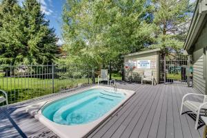 a jacuzzi tub on a wooden deck at Valley Perch in Sun Valley