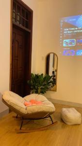 a room with a bean bag chair and a mirror at Lấp Ló Home in Danang