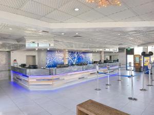 a restaurant with a counter with blue lights on the wall at Celebration Suites in Orlando +95 photos