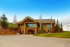 a large log house with a driveway in front of it at Mountain Modern Escape in Sun Valley