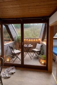 a screened in porch of a cabin with a table and chairs at Gasthaus Liam 4 in Bendorf
