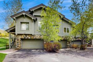 a house with a garage at Legends Hideout in Sun Valley