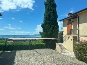 a view of a house with a tree at Eden apartments 2 in Bardolino