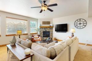 a living room with a couch and a fireplace at Whiplash in Sandpoint