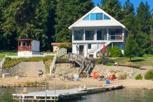a house on the shore of a body of water at On the Shoreline in Cocolalla