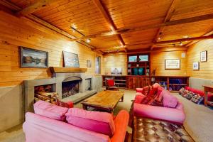 a living room with couches and a fireplace at Eureka Lodge in Sagle