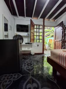 a room with a kitchen and a living room at BlueBayou.capurgana in Capurganá