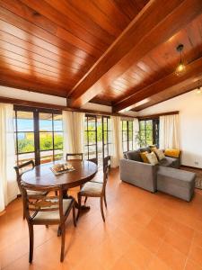 a living room with a table and a couch at Dr. Cabral Barreto in Ponta do Sol