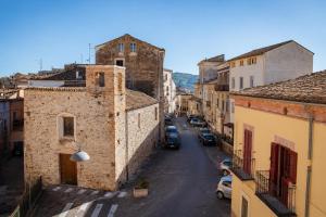 an alley in an old town with buildings at Il Castello di Atessa in Atessa