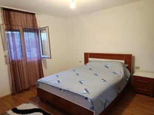 a bedroom with a bed and a window at Elan apartmani in Bar