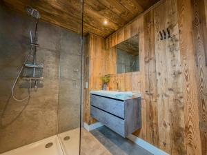 a bathroom with a sink and a shower at Alpenzeit Afritz am See in Afritz +29 photos