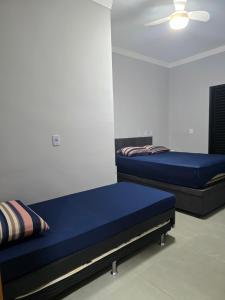 two beds in a room with a ceiling at Sobrado novo e lindo com piscina in São José dos Campos +98 photos
