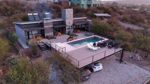 an aerial view of a house with a swimming pool at Trovare un Senso in Capilla del Monte