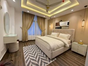 a bedroom with a bed and a sink and a mirror at 2 BHK Stayloom 218 in Rawalpindi