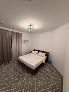 a bedroom with a large bed in a room at استراحة الرايس in Rayyis