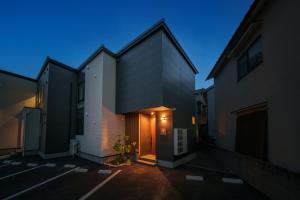 an empty parking lot in front of two buildings at 在-Zai- in Beppu