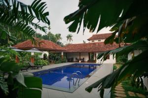 a swimming pool in the backyard of a house at SVS Arena in Kizhake Chālakudi