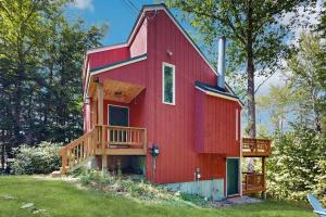 a red barn with a porch and a deck at Sleepless in Snowood in Thornton